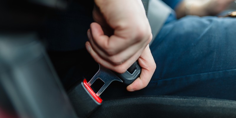 L'absence de ceinture de sécurité est dangereux et passible d'une amende