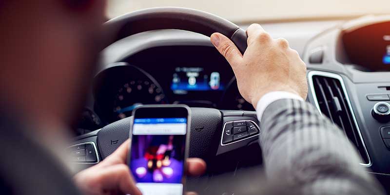 L’usage du smartphone au volant explose