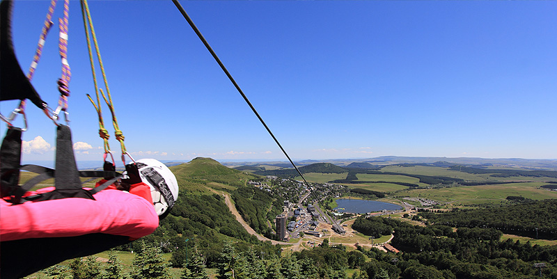 Une tyrolienne géante dans le Massif du Sancy
