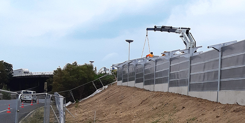 Des écrans photovoltaïques, sur l'A10 à Tours