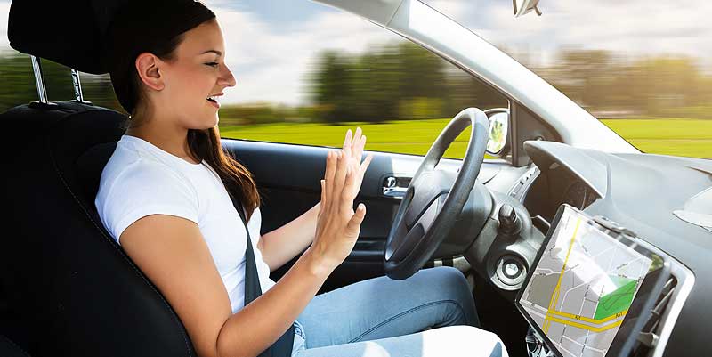 Conduire sans les mains, c'est désormais autorisé