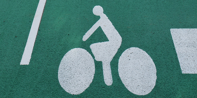Les sas vélo sont-ils autorisés aux deux-roues motorisés ?
