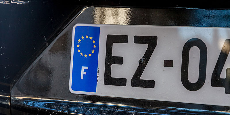 Des chiffres et des lettres : l'art des plaques d'immatriculation