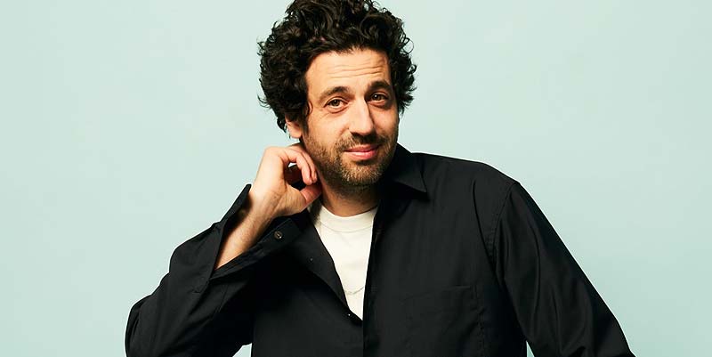 Max Boublil sur scène près de Nice