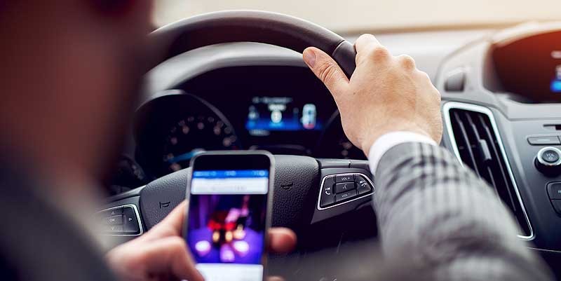 Les dangers du téléphone au volant