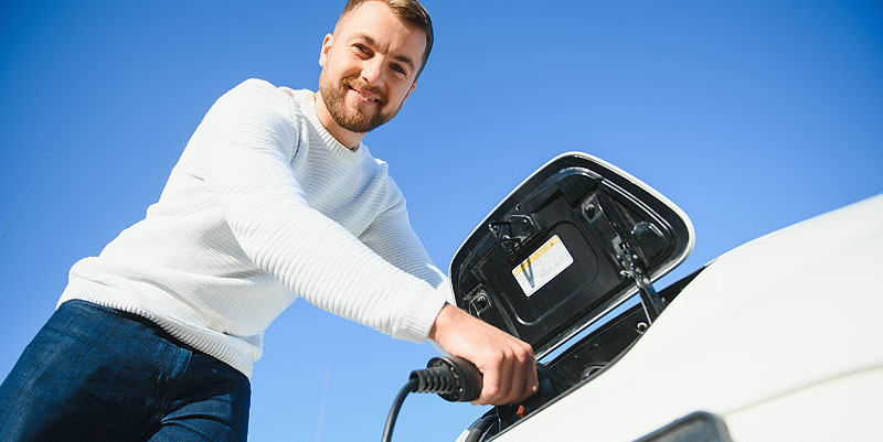 Voitures électriques en 2024 : le bonus écologique diminue mais le marché s'adapte