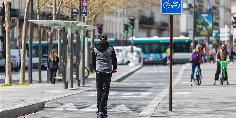 Trottinettes électriques : de nouvelles règles de circulation pour améliorer la sécurité