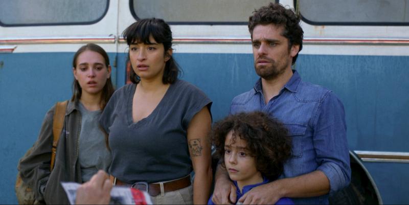 ''La famille rose'' : secrets de famille et faux-semblants