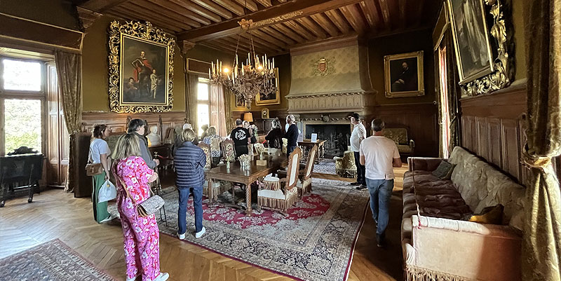 Le château à l'âme slave grouille de trésors au sud-est de Tours