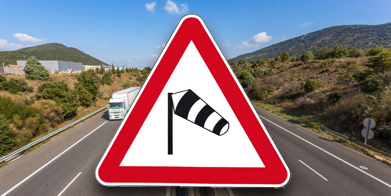 Bien réagir quand le vent souffle sur autoroute