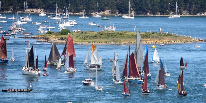 ''Semaine du Golfe'' : 1300 bateaux au large de Vannes pour des parades géantes