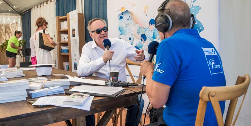 ''Lire c’est voyager'' avec Hervé Le Tellier  : "Donner des livres, c’est toucher des non-lecteurs"