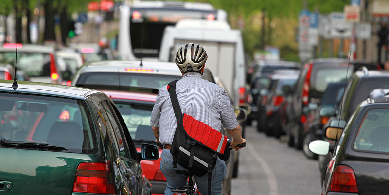 Cyclistes et remontées inter-files