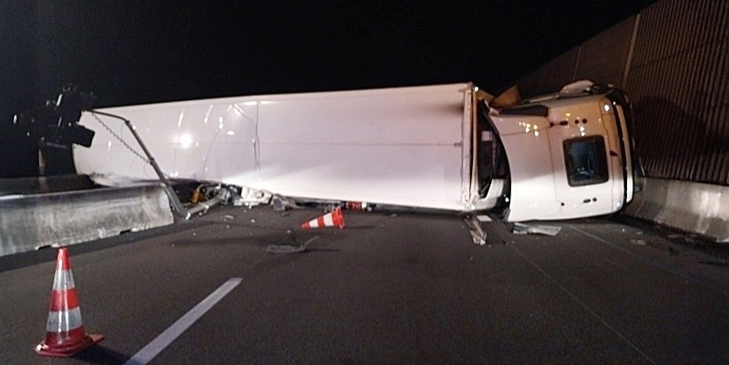 A7 coupée direction Lyon : poids lourd renversé à Chanas, 12 km de bouchon, N7 saturée