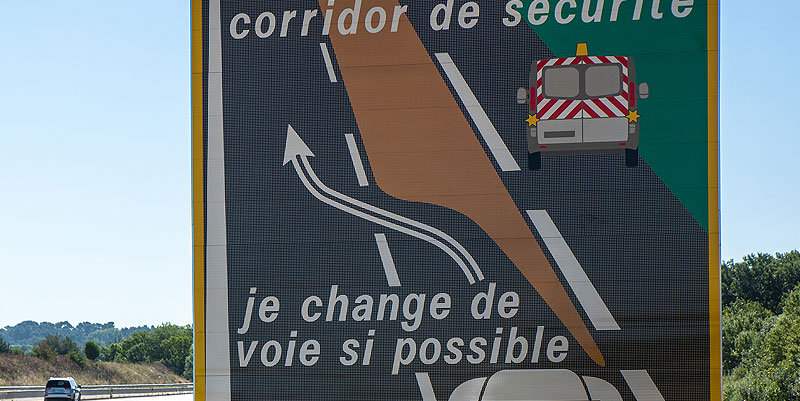 illustration de Sans signalisation, faites attention