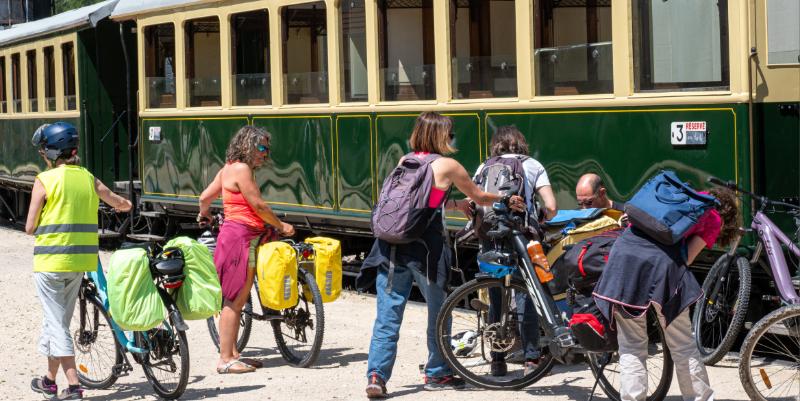 illustration de Ardèche : Prenez un train touristique avec votre vélo