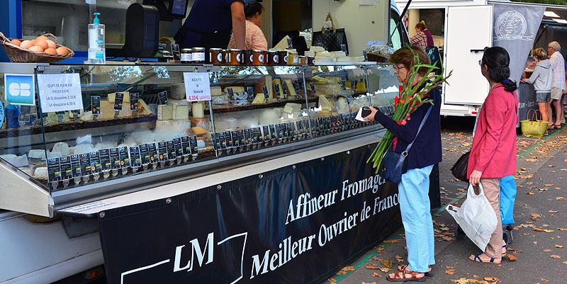 illustration de Le marché d'Amboise, produits régionaux et cadre exceptionnel