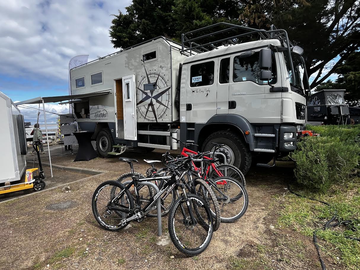 Le salon du véhicule d’aventure de Fouras-Les-Bains, une vitrine de l’itinérance moderne