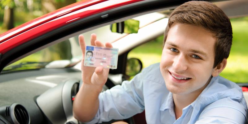 illustration de Permis de conduire : le format carte bancaire remplace le papier rose