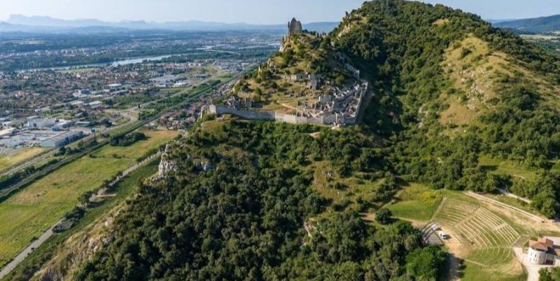 À Saint-Péray, le château de Crussol fait revivre son village médiéval