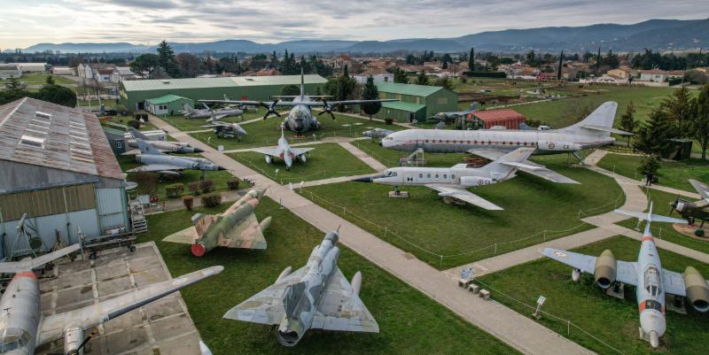 illustration de Des avions de chasse à Montélimar, dans la Drôme