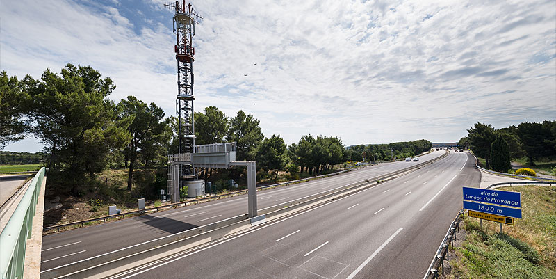 illustration de Des autoroutes de l'information... sous l'autoroute