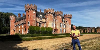 Château de Villebon, près de Chartres, le choc visuel d'une forteresse en briques roses