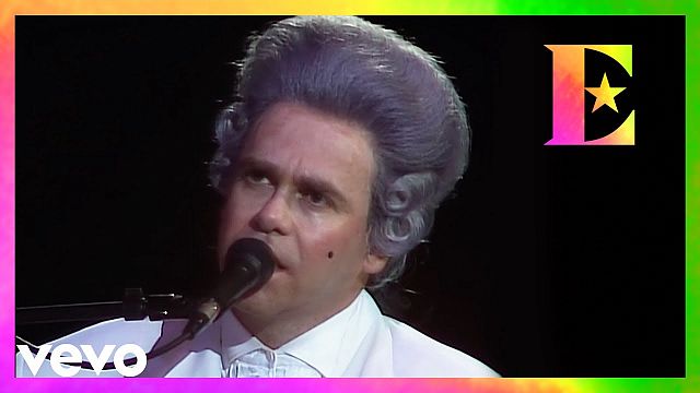 Le chanteur a offert un spectacle de 3h, mélangeant rock et symphonie.