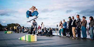 Une dizaine de structures ''skatables'' aménagées sur le miroir d'eau.