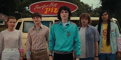 Quand le Monde à l’envers s’ouvre, c’est toute une époque qui bascule.