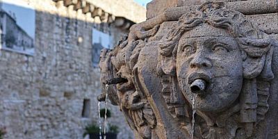 Pernes-les-Fontaines, au fil de l’eau et de l’histoire