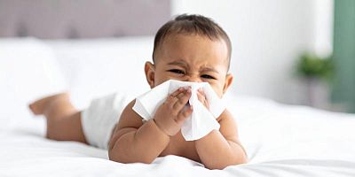 Nez pris, petite toux… Que faire quand la rhinite hivernale s’en prend à nos petits ?