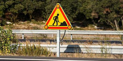 Chantier en journée avec signalisation