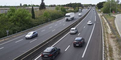 Vue aérienne de l'autoroute A54 depuis l'autoroute A7