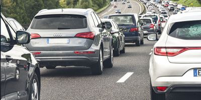 Embouteillage sur une autoroute, illustration