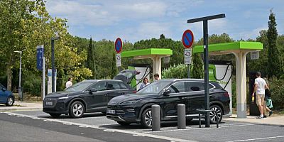 Carte • Longs trajets en électrique : le réseau de recharge se densifie sur autoroute