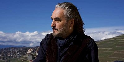 3 ans après ''Ode'', le chanteur suisse est de retour avec un nouveau disque intime et lumineux.