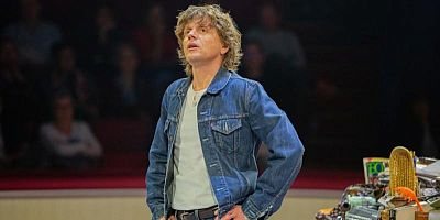 Le nouveau spectacle d'Alex Lutz : ''Sexe, grog et rocking chair''