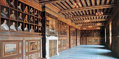 Les 327 portraits de la ''Galerie des illustres''.